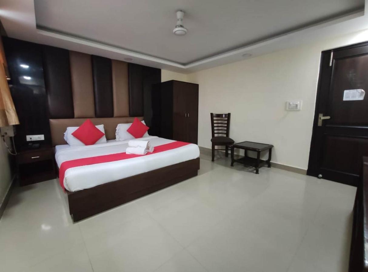Hotel Airport Plaza New Delhi Exterior photo
